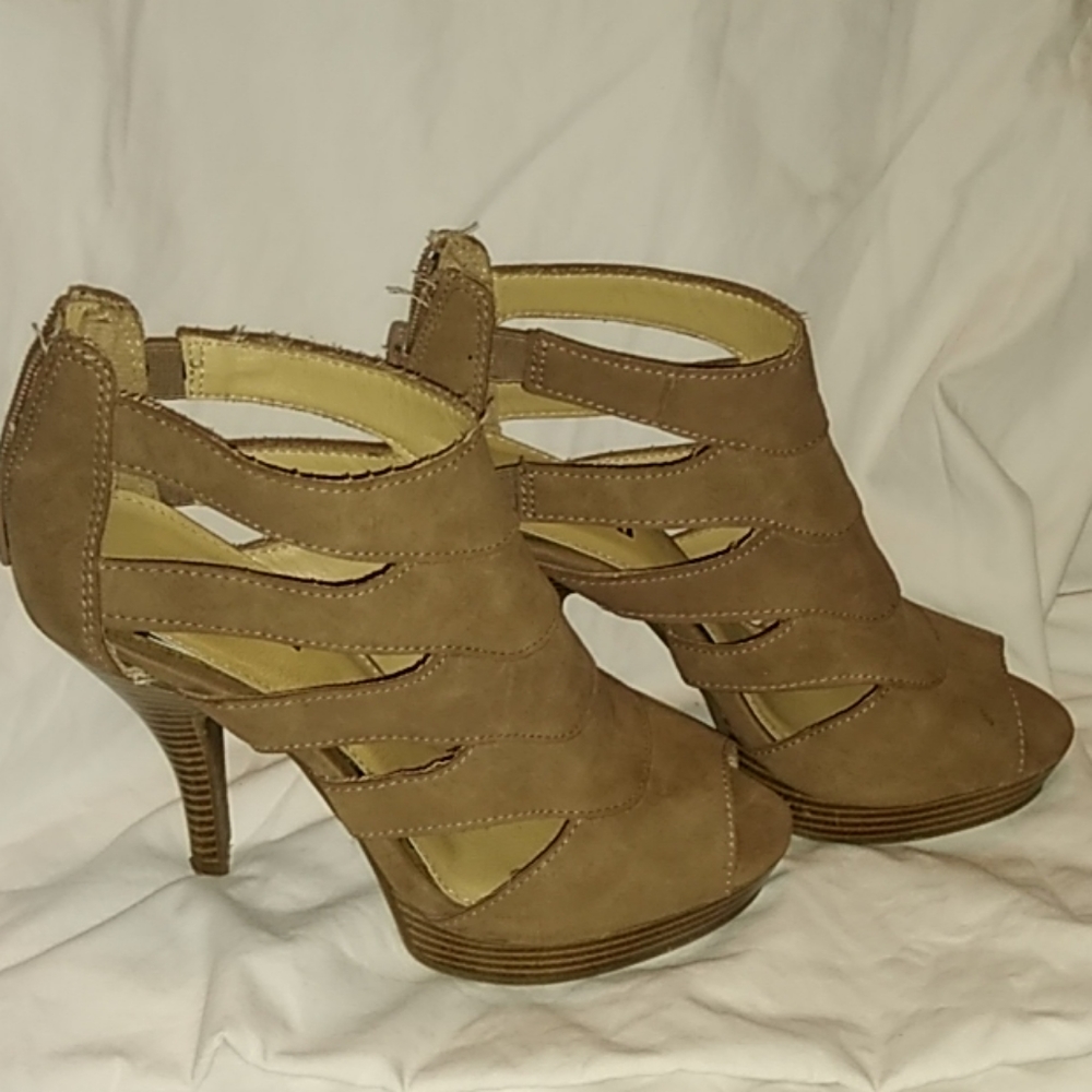 Unlisted tan heels